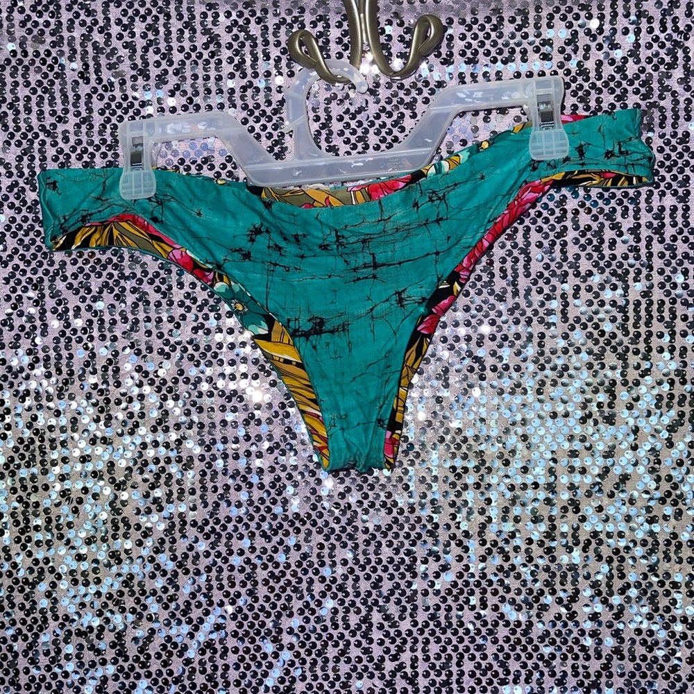 Reversible Swimsuit 🦋🐠 - Picture 8 of 8